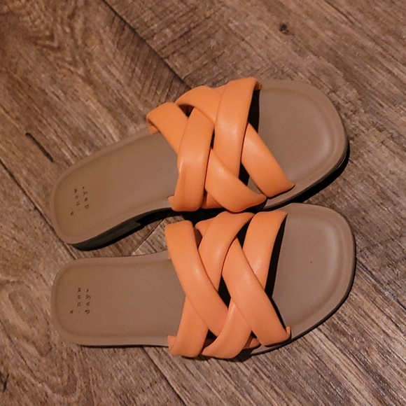 Sandals - Picture 4 of 4